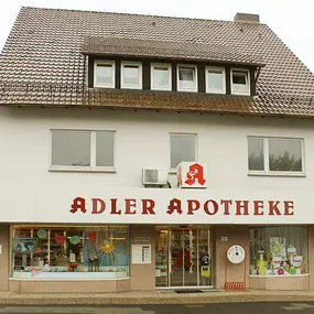 Aussenansicht der Adler Apotheke