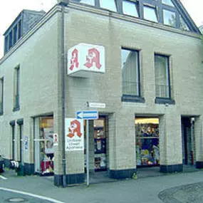 Aussenansicht der Lindlarer Löwen Apotheke