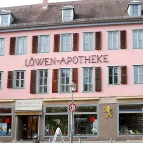 Aussenansicht der Löwen-Apotheke