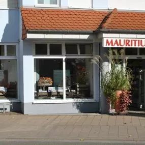 Aussenansicht der Mauritius-Apotheke Rot