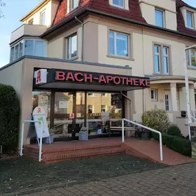 Aussenansicht der Bach-Apotheke