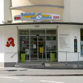 Aussenansicht der Bahnhof-Apotheke