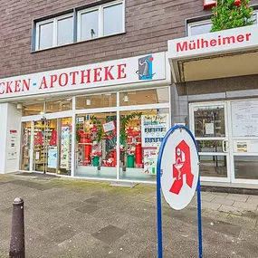 Aussenansicht der Glocken Apotheke