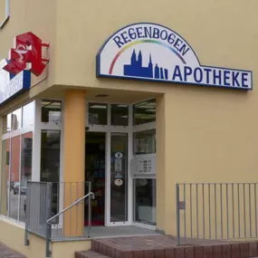 Aussenansicht der Regenbogen-Apotheke