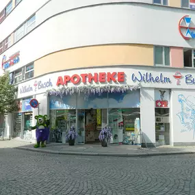 Aussenansicht der Wilhelm-Busch-Apotheke