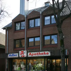 Aussenansicht der Adler-Apotheke OHG