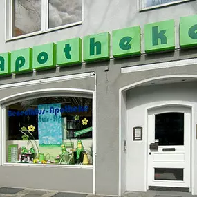 Aussenansicht der Benediktus-Apotheke