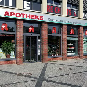 Aussenansicht der Apotheke am Hugenottenplatz