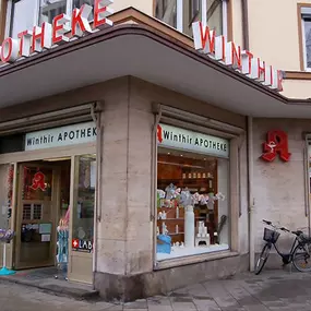 Aussenansicht der Winthir-Apotheke am Rotkreuzplatz