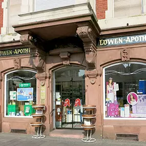 Aussenansicht der Löwen-Apotheke