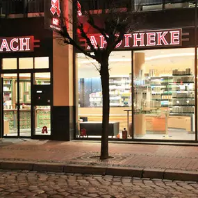 Aussenansicht der Barlach Apotheke