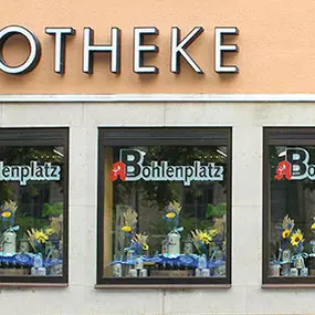 Aussenansicht der Apotheke am Bohlenplatz