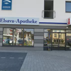 Aussenansicht der Elsava-Apotheke