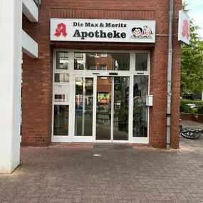 Aussenansicht der Die Max & Moritz-Apotheke