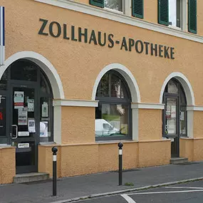 Aussenansicht der Zollhaus-Apotheke