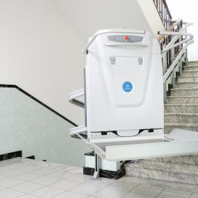 Bild von Münchener Treppenlifte: REAL Treppenlift München - Anbieter für Seniorenlifte