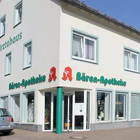 Aussenansicht der Bären-Apotheke