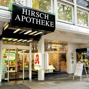 Aussenansicht der Hirsch-Apotheke OHG