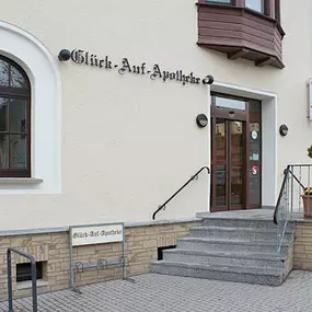 Aussenansicht der Glück-Auf-Apotheke