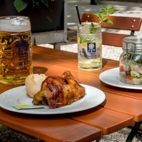 Augustiner Biergarten Stuttgart | Direkt am Kurpark Bad Cannstatt
Im Sommer können Sie gerne ihre Mittagspause in unserem Biergarten verbringen. Unser Mittagessen für Sie, ist schnell zubereitet