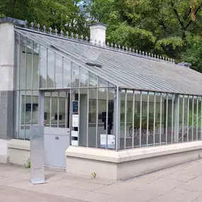 Augustiner Biergarten Stuttgart | Direkt am Kurpark Bad Cannstatt
Gotlieb Daimer Gedächtnisstätte direkt im Kurpark Bad Cannstatt. Hier entwickelte Gottlieb Daimler den ersten schnellen Motor. Nehmen Sie sich die Auszeit, spazieren Sie durch den Kurpark und erleben ein Stück Stuttgarter Geschichte.