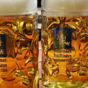 Augustiner Biergarten Stuttgart | Direkt am Kurpark Bad Cannstatt
Das Augustiner Bier darf natürlich beim Biergartenbesuch nicht fehlen, aber auch eine Weinschorle, hausgemachte Ice-Tea oder auch die erfrischende Holunderschorle sorgen für Abkühlung und löschen den Durst.