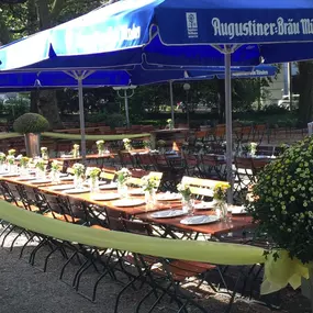 Augustiner Biergarten Stuttgart | Direkt am Kurpark Bad Cannstatt
Unser Biergarten ist auch eine tolle Eventlocation im Sommer! Ob Sommerfeste für Unternehmen, Vereine oder auch Familien, Businessevents oder auch als Hochzeitslocation, in einem separaten Bereich lässt es sich unter unseren großen Birken gut feiern.