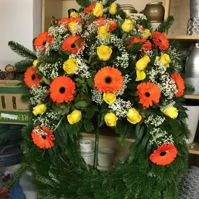 Kranz mit Kopfgarnierung - Florist | Blumen Zettl | München