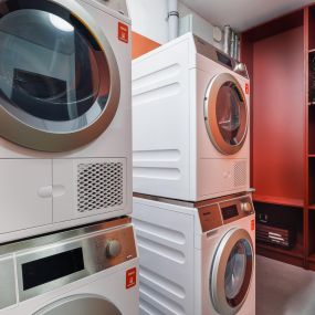 Laundry Room: Bookable Washing machines and Dryers for 2,50 EUR per load.