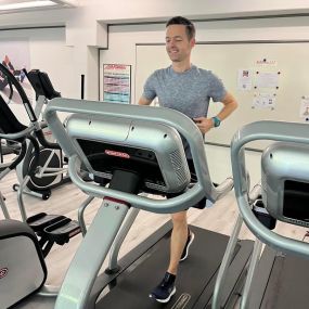 Fitnesspoint Schwaig - Ihr Spezialist für Rücken- und Gelenkprobleme mit großzügigem Trainingsbereich auf über 800 Quadratmetern. Wir bieten individuelle Betreuung und schnelle Erfolge zu fairen Tarifen. Unsere Ausstattung für Training und Entspannung verfügt über modernste Geräte. Kostenlose Parkplätze finden sich direkt vor der Tür.