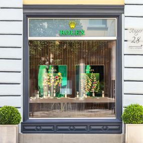 Rolex Schaufenster mit zwei Rolex Displays