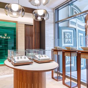 Rolex Showroom mit Schaufenster und Vitrinen