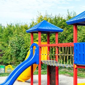 Auf dem Spielplatz der Johanniter-Kita Stubbendorfer Mäuseburg in Wesenberg.