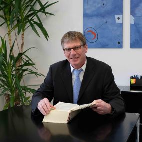 Rechtsan­walt und Steu­er­be­ra­ter Jens Ur­ban
Familienrecht
Erbrecht
Unternehmensberatung
Insolvenzrecht
Immobilienrecht