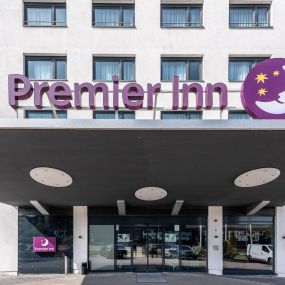 Premier Inn Stuttgart Airport hotel exterior