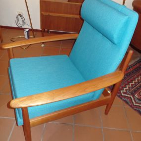 Loungechair, Kirschbaum massiv, mit Liegefunktion, Entwurf Grete Jalk zugeschrieben, Ausführung Dänemark, 1960-er