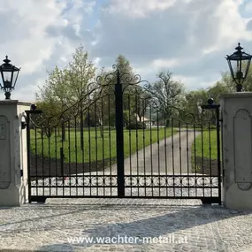 Wachter Bau- und Kunstschlosserei GmbH - Flügeltore