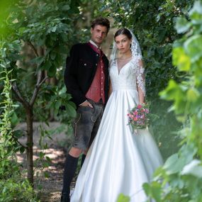 „elegante Hochzeitsoutfits“ exklusiv bei Neuböck in Obdach