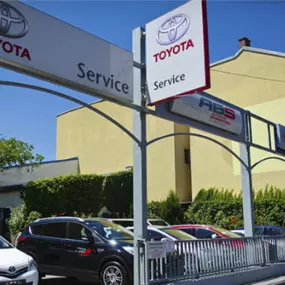 Baumgartner KFZ Werkstätte in Schwechat Außenansicht