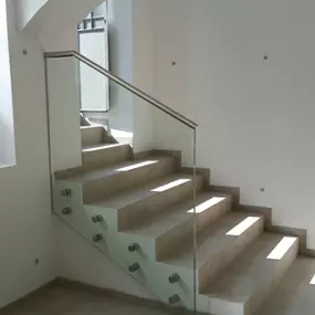 Mager Glas GesmbH - Punktgehaltenes Stiegengeländer