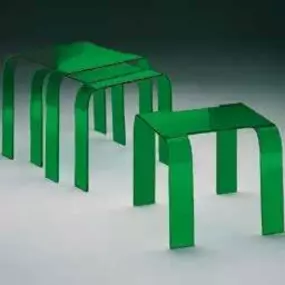 Mager Glas GesmbH - Stapelbarer Beistelltisch aus Klarglas oder lackiert erhältlich in den Farben: Weiß, Schwarz, Rot, Blau, Grün, Gelb, Grau und Braun.