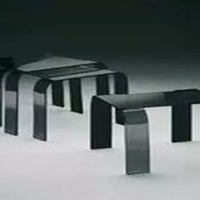 Mager Glas GesmbH - Stapelbarer Beistelltisch aus Klarglas oder lackiert erhältlich in den Farben: Weiß, Schwarz, Rot, Blau, Grün, Gelb, Grau und Braun.