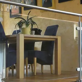 Mager Glas GesmbH - Nirogeländer mit Glasfüllung