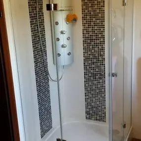 Mager Glas GesmbH - Dusche mit Eckeinstieg