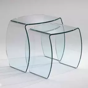 Mager Glas GesmbH - Beistelltisch aus 10 mm starkem gebogenem Glas, verfügbar in Klarglas oder in lackierter Ausführung in den Farben: Weiß, Schwarz, Rot, Blau, Grün, Braun, Gelb und Grau in den Maßen 40 x 41 x 34