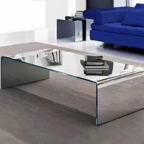 Mager Glas GesmbH - JOKER1 ist ein schlichter, aber edler Glascouchtisch aus 10 mm starkem gebogenem Glas. Es gibt JOKER in verschiedenen Ausführungen, sie können wählen zwischen Klarglas oder lackiert in den Farben: Weiß, Schwarz, Grün, Gelb, Braun, Blau, Grau und Rot.

Als spezielle Veredelung ist JOKER auch in der Variante 