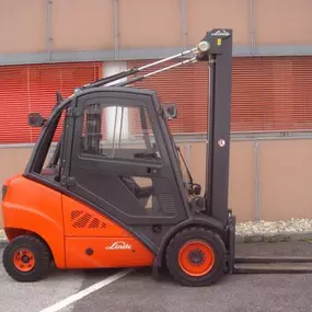 Linde H30D
Dieselstapler Linde H30D, BJ 2009, ca. 2860 Betriebsstd. um nur EURO 28.700,-