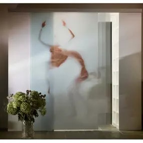 Garderobe mit kunstbedruckter Glastür