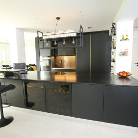 Küche
Traumkombination in schwarz & Gold