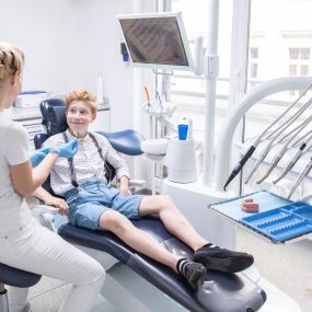 Zahnarztpraxis Dr. Achim - Zahnarzt Wien - Patientenbehandlung